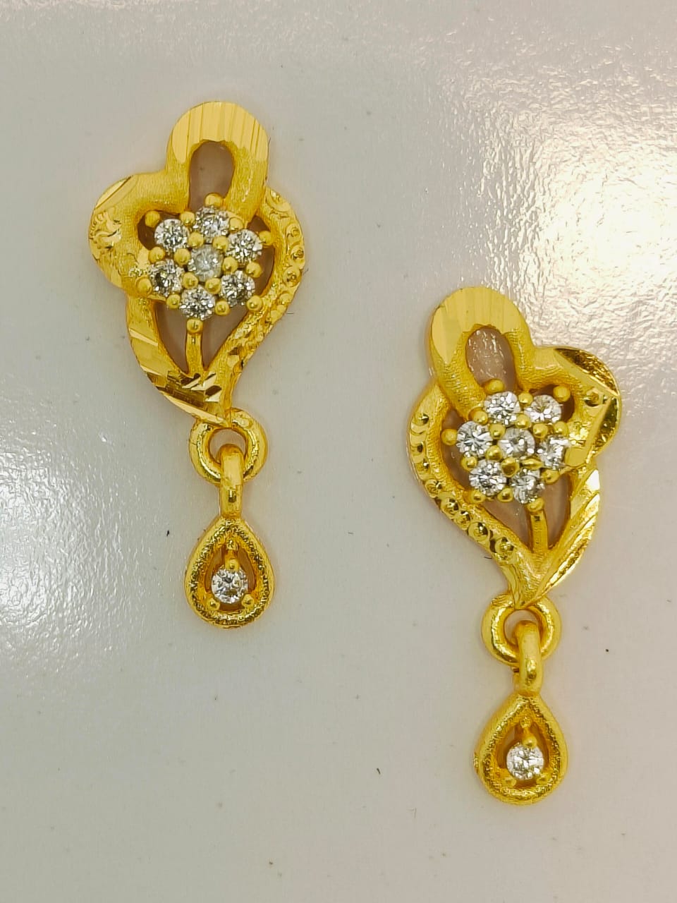 Intricate Heart-Shaped Gold Danglers with Diamond
